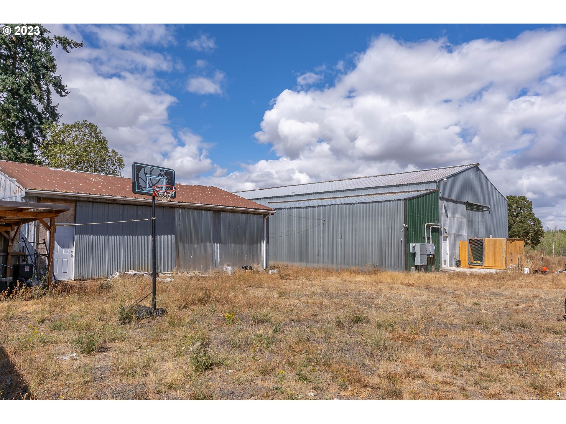 33778 Bond Road Lebanon, OR 97355 - Photo 5 of 12 a view of a backyard