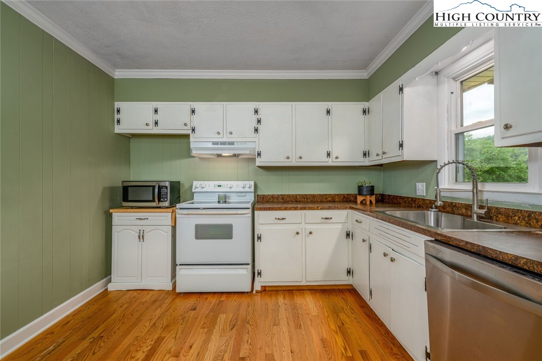 816 Howard Edmisten Road Sugar Grove, NC 28679 - Photo 12 of 49 Gallery Image 12