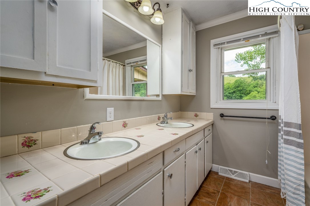 816 Howard Edmisten Road Sugar Grove, NC 28679 - Photo 19 of 49 Gallery Image 19