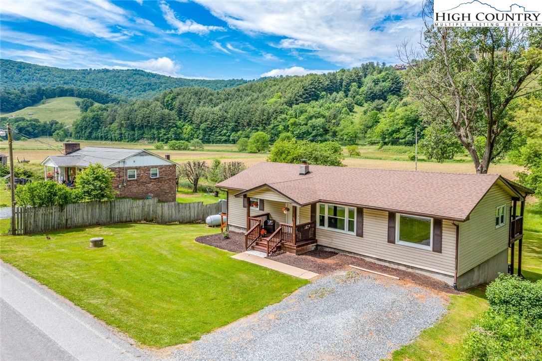 816 Howard Edmisten Road Sugar Grove, NC 28679 - Photo 3 of 49 Gallery Image 3