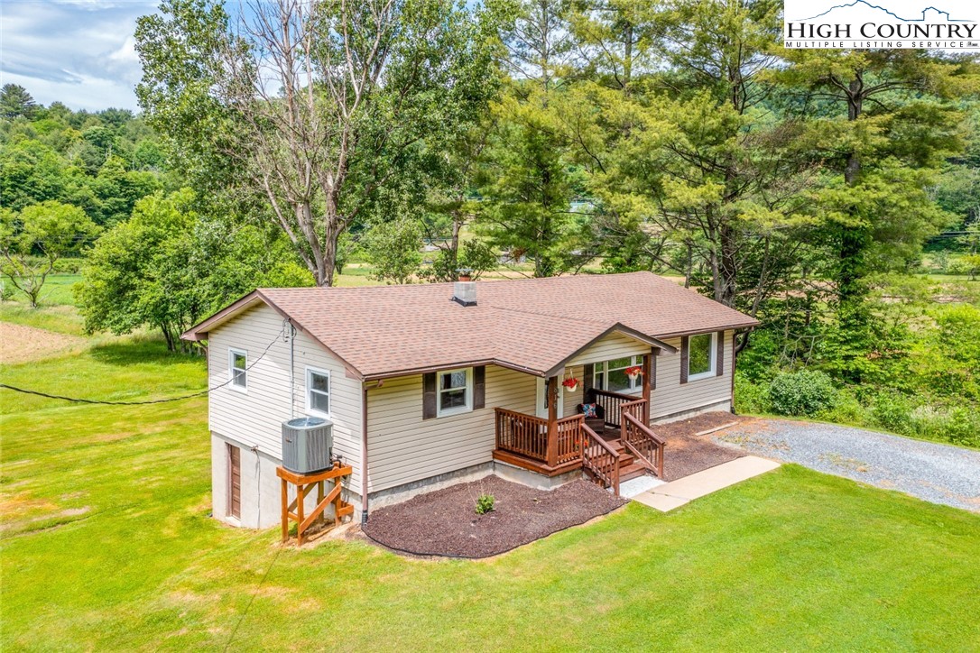 816 Howard Edmisten Road Sugar Grove, NC 28679 - Photo 4 of 49 Gallery Image 4
