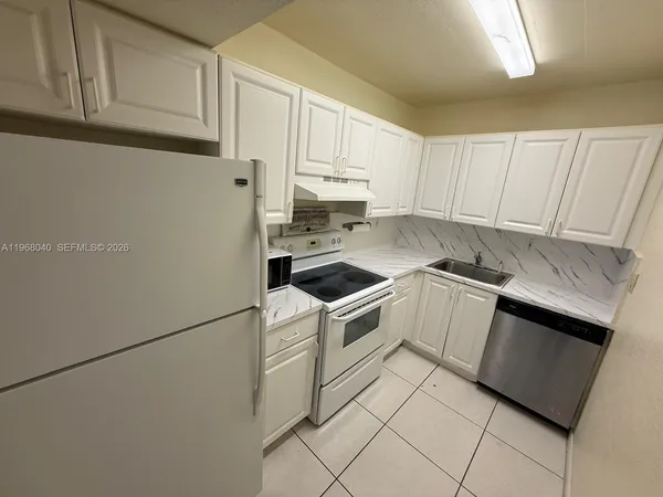 $1,730 | 17530 Northwest 68th Avenue, Unit C3012, Hialeah, FL 33015