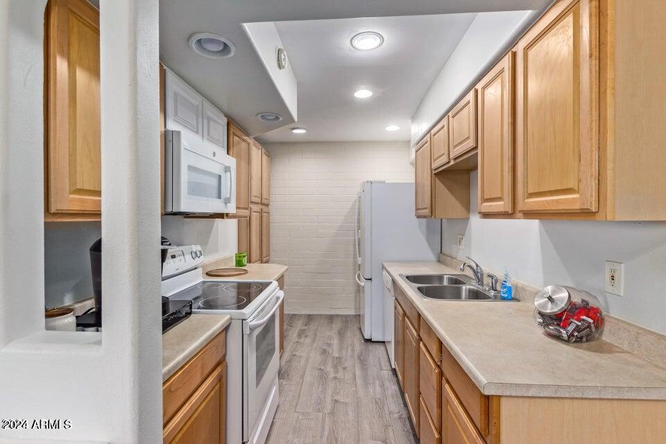 948 South Alma School Road, Unit 85 Mesa, AZ 85210 - Photo 12 of 21 Alma School 12