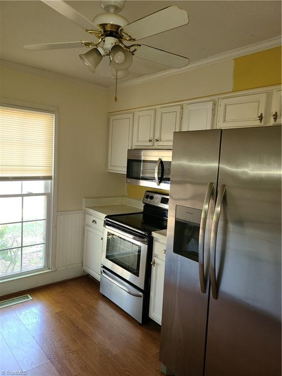1700 Bolingbroke Road High Point, NC 27265 - Photo 23 of 32 All appliances convey