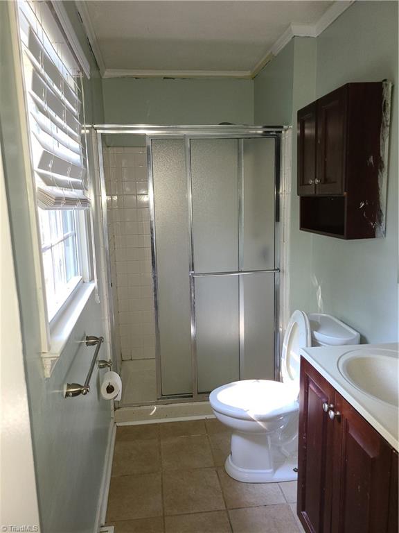 1700 Bolingbroke Road High Point, NC 27265 - Photo 29 of 32 Vacant Master Bath