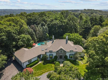 $2,595,000 | 17 Wampus Lakes Drive, Armonk, NY 10504