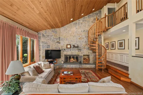 $2,595,000 | 17 Wampus Lakes Drive, Armonk, NY 10504