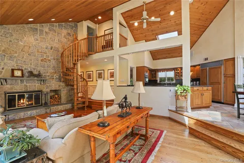 $2,595,000 | 17 Wampus Lakes Drive, Armonk, NY 10504