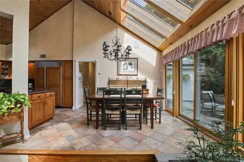 $2,595,000 | 17 Wampus Lakes Drive, Armonk, NY 10504