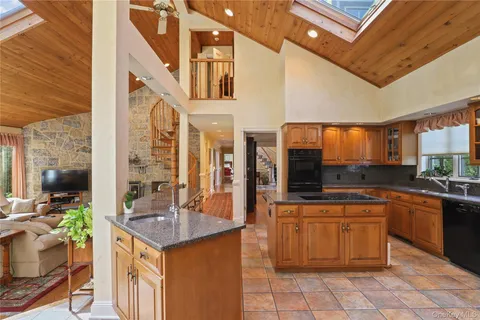 $2,595,000 | 17 Wampus Lakes Drive, Armonk, NY 10504