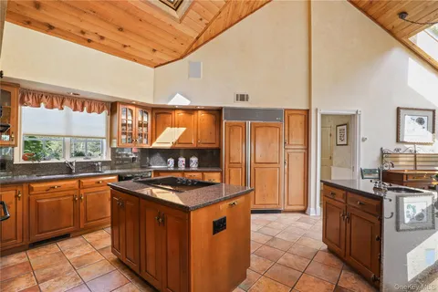 $2,595,000 | 17 Wampus Lakes Drive, Armonk, NY 10504