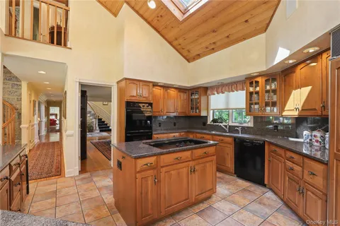 $2,595,000 | 17 Wampus Lakes Drive, Armonk, NY 10504