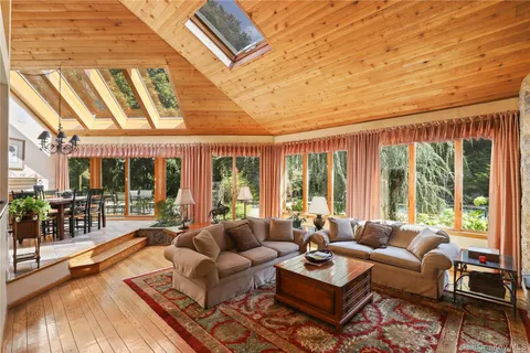 $2,595,000 | 17 Wampus Lakes Drive, Armonk, NY 10504