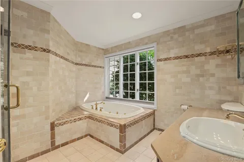 $2,595,000 | 17 Wampus Lakes Drive, Armonk, NY 10504