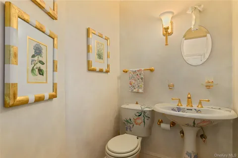 $2,595,000 | 17 Wampus Lakes Drive, Armonk, NY 10504