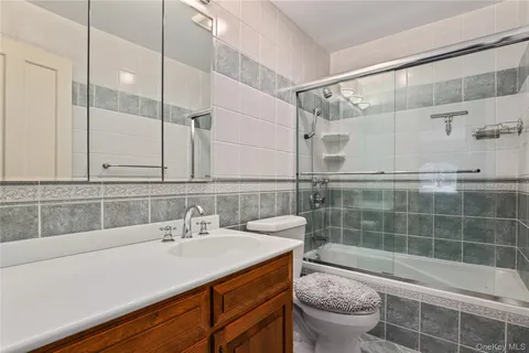 $2,595,000 | 17 Wampus Lakes Drive, Armonk, NY 10504