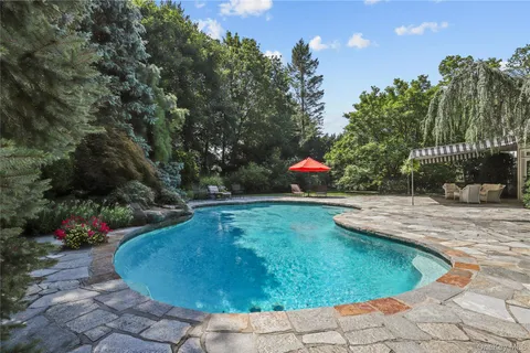 $2,595,000 | 17 Wampus Lakes Drive, Armonk, NY 10504