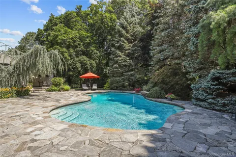 $2,595,000 | 17 Wampus Lakes Drive, Armonk, NY 10504