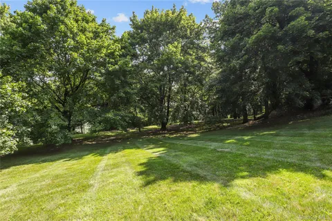 $2,595,000 | 17 Wampus Lakes Drive, Armonk, NY 10504