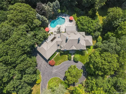 $2,595,000 | 17 Wampus Lakes Drive, Armonk, NY 10504