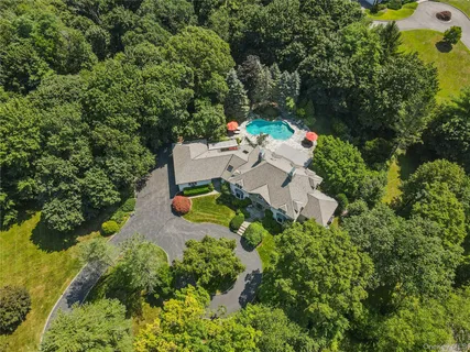 $2,595,000 | 17 Wampus Lakes Drive, Armonk, NY 10504