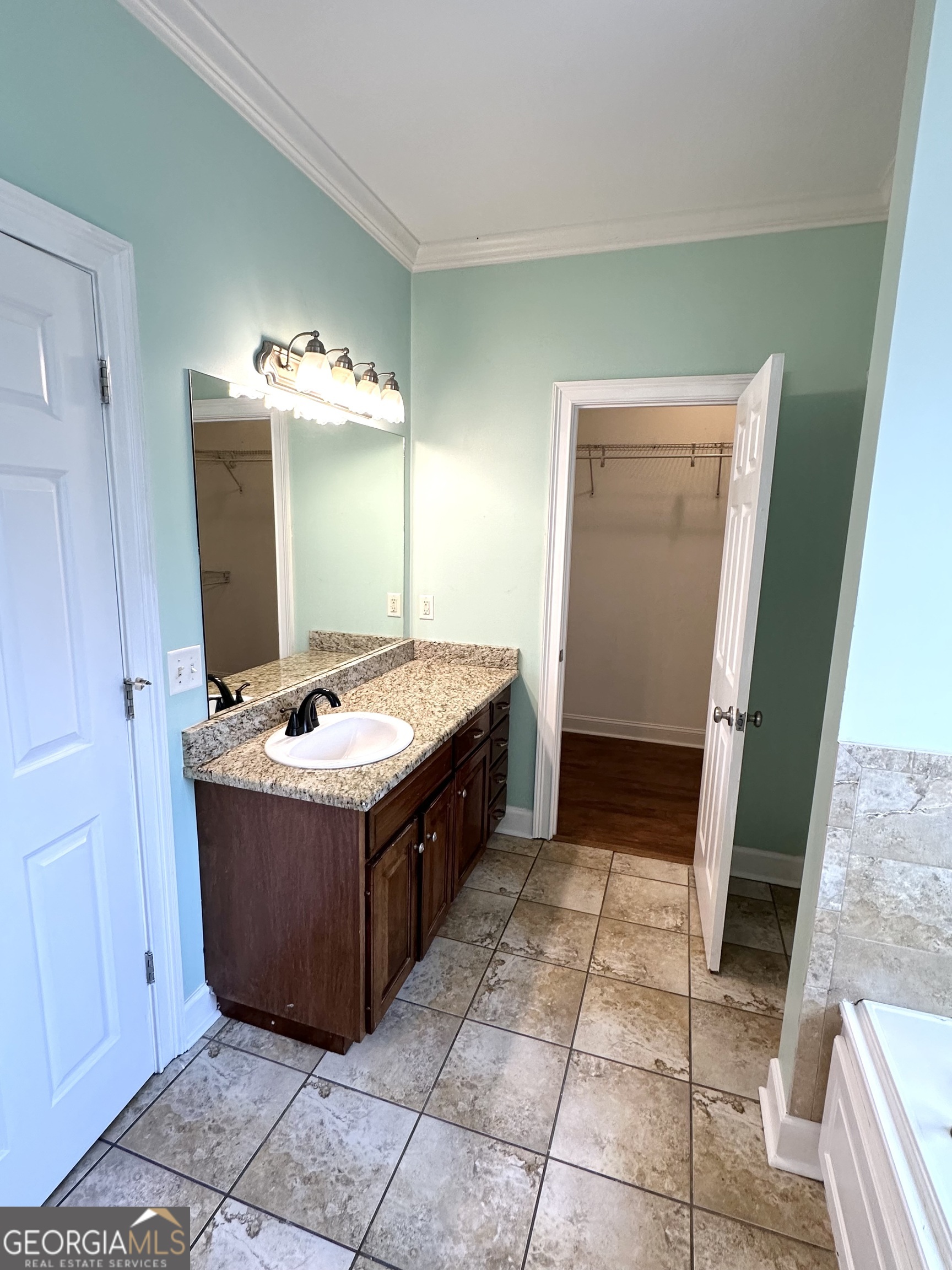 26 Alan Lane Tifton, GA 31793 - Photo 15 of 28 a kitchen with a stove and a sink