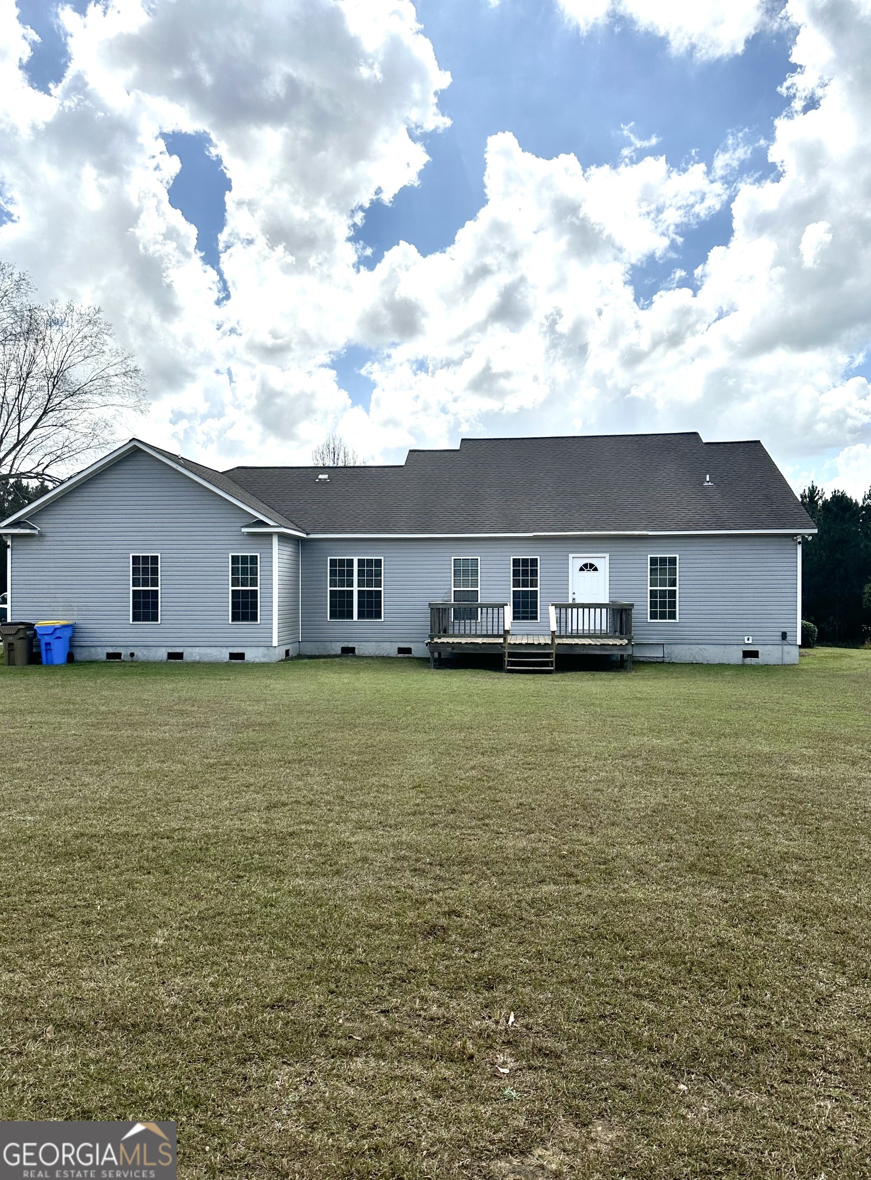 26 Alan Lane Tifton, GA 31793 - Photo 26 of 28 a front view of house with ocean view in front of it