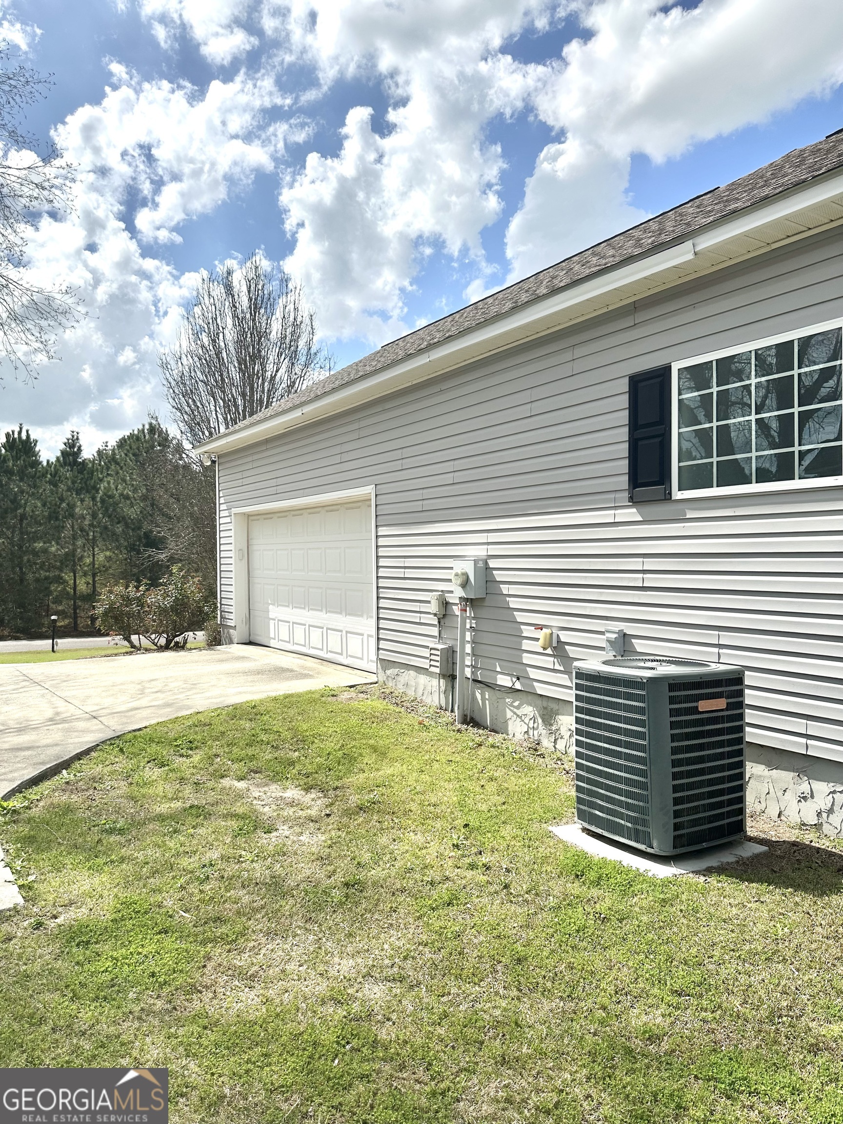 26 Alan Lane Tifton, GA 31793 - Photo 28 of 28 a view of a house with backyard and garden