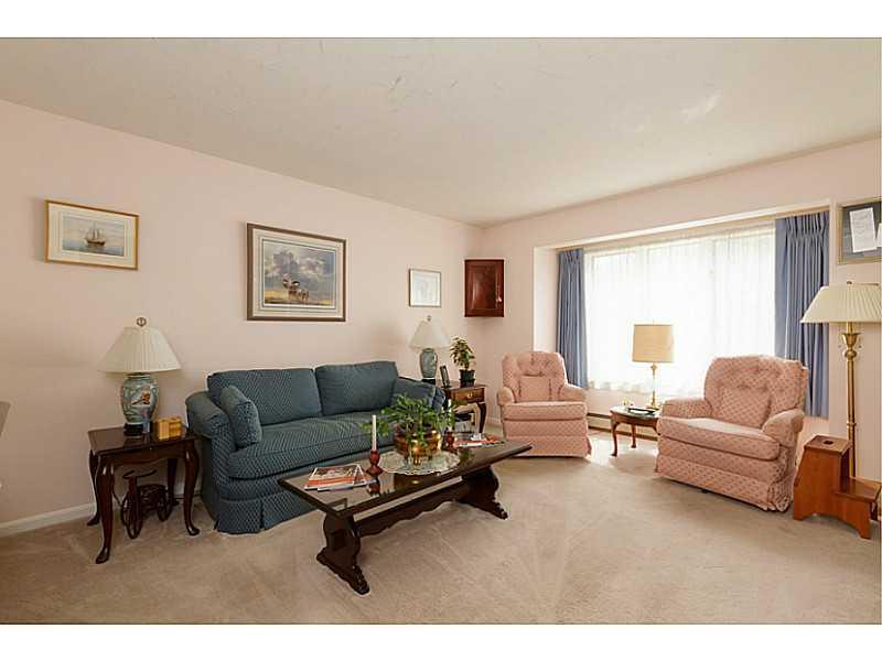29 Blueberry Cove Road, Unit 29 Yarmouth, ME 04096 - Photo 13 of 33 Family Room.