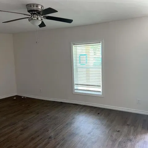 $1,350 | 302 South Rusk Street, Sherman, TX 75090