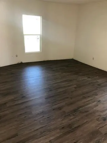 $1,350 | 302 South Rusk Street, Sherman, TX 75090