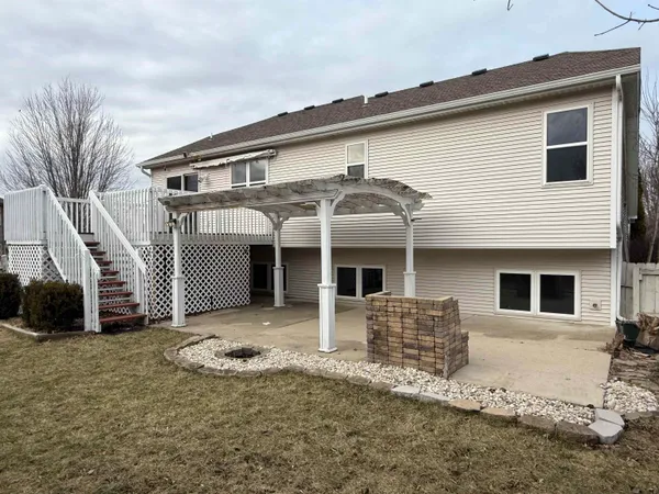 $430,000 | 1077 Gas Light, Sun Prairie, WI 53590
