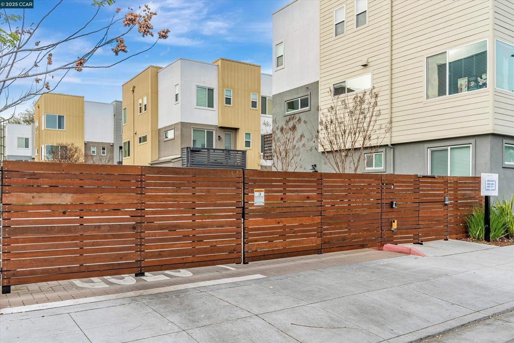 967-967 24th Street Oakland, CA 94607 - Photo 38 of 43