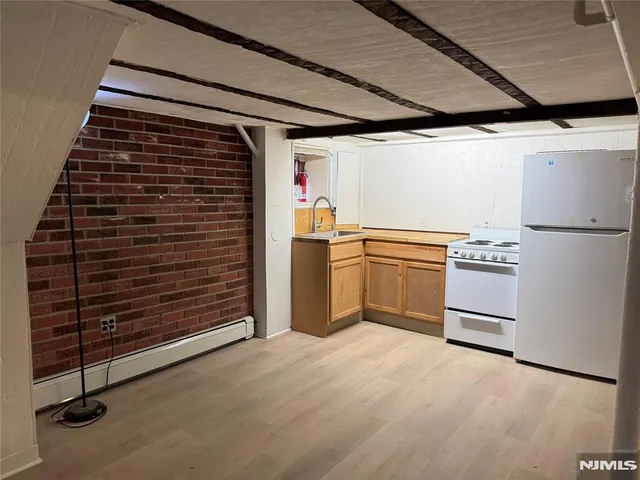 $1,000 | 9 Beaver Avenue, Unit 2, North Arlington, NJ 07031