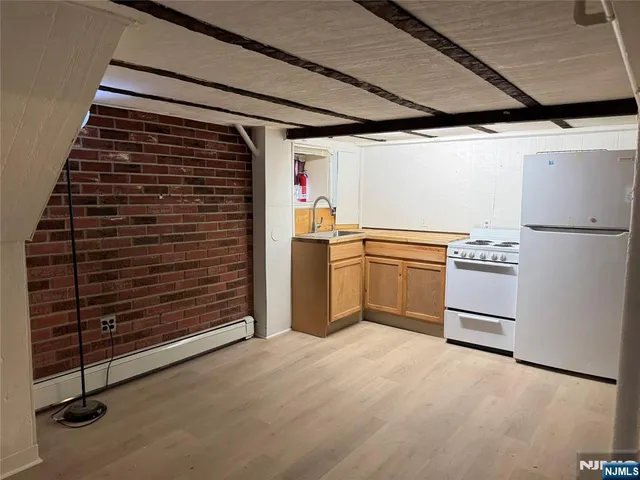 $1,000 | 9 Beaver Avenue, Unit 2, North Arlington, NJ 07031