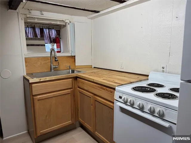 $1,000 | 9 Beaver Avenue, Unit 2, North Arlington, NJ 07031