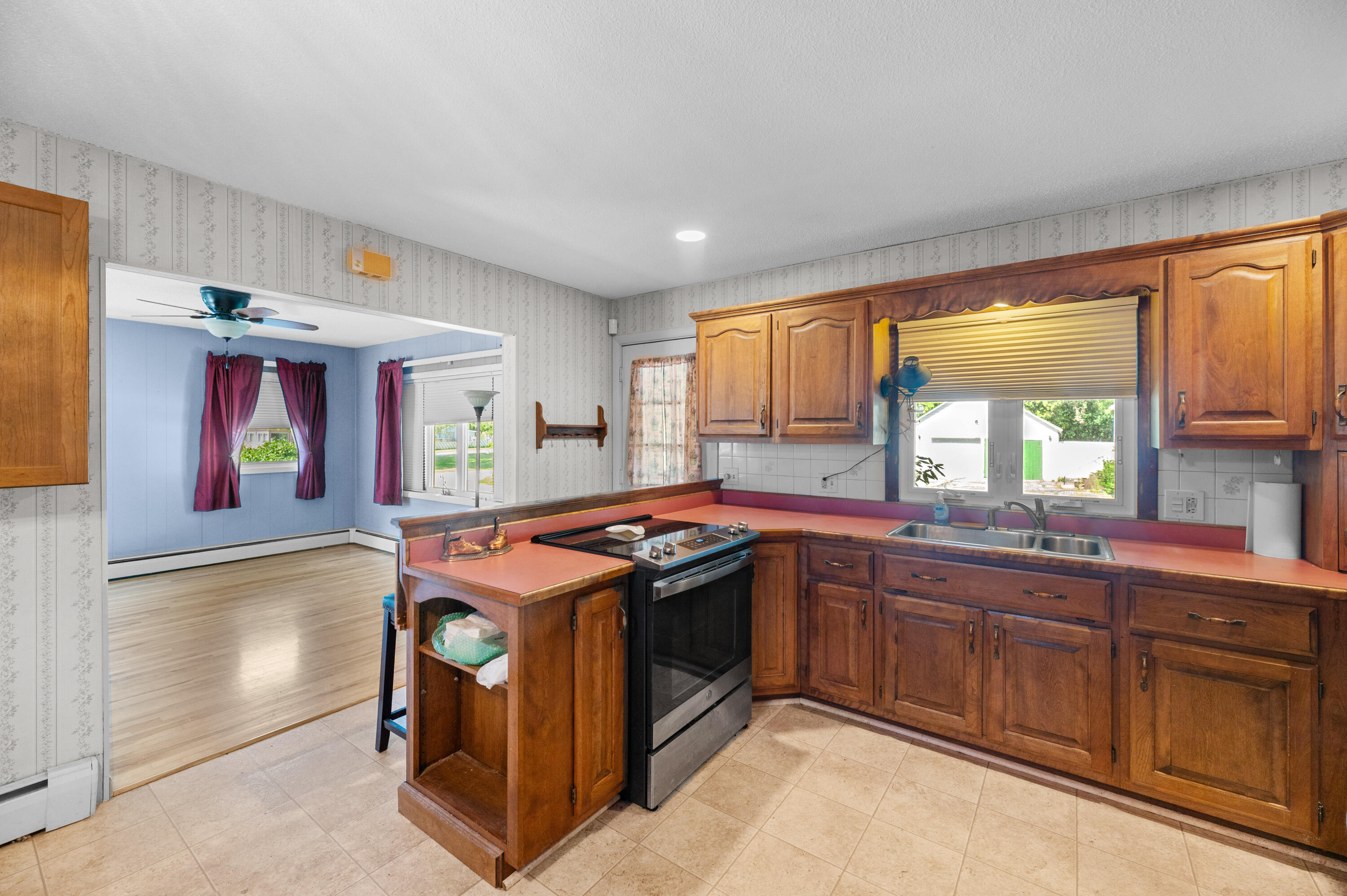 66 Rideout Avenue Lewiston, ME 04240 - Photo 10 of 18 DSC_9415