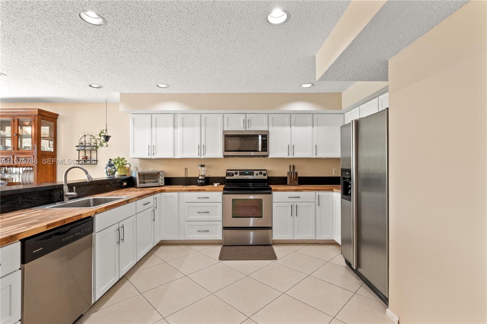 5692 Santiago Circle Boca Raton, FL 33433 - Photo 10 of 42 Gallery Image 10