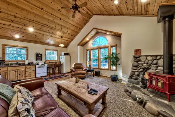 $2,449,000 | 15473 Kent Drive, Truckee, CA 96161