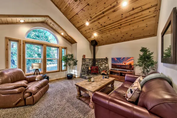 $2,449,000 | 15473 Kent Drive, Truckee, CA 96161