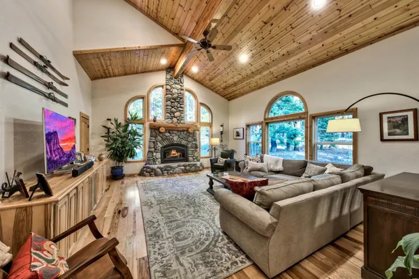 $2,449,000 | 15473 Kent Drive, Truckee, CA 96161