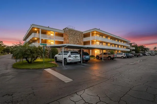 $1,850 | 5095 Bay Street Northeast, Unit 21O, St. Petersburg, FL 33703