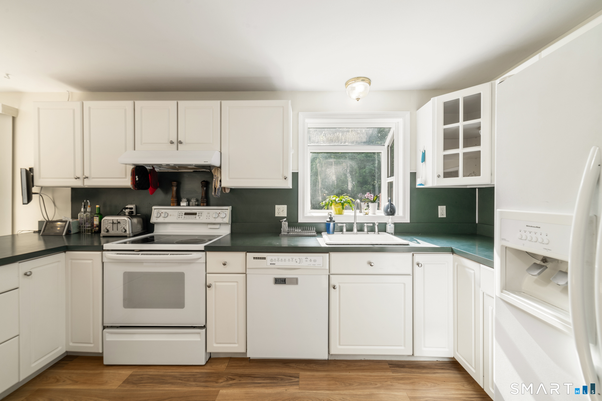 91 Booth Hill Road Shelton, CT 06484 - Photo 8 of 39