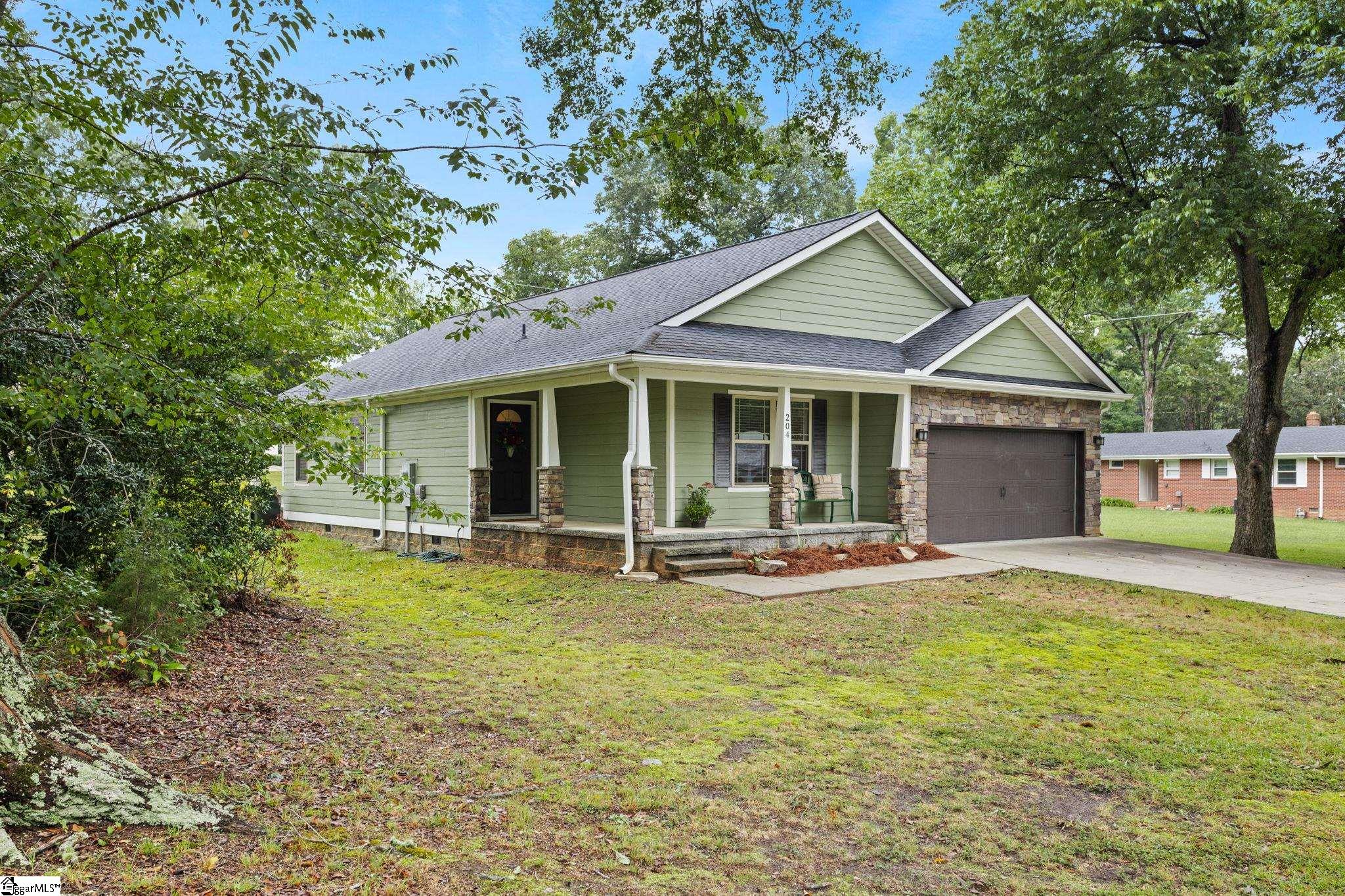 204 Inn Circle Fountain Inn, SC 29644 - Photo 2 of 26