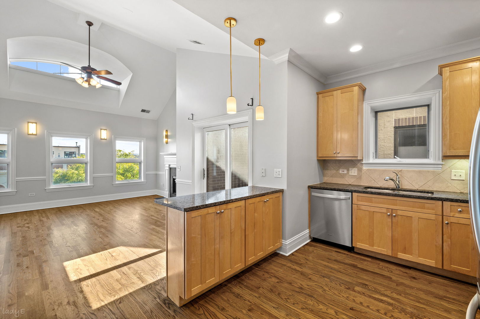 924 West Dakin Street, Unit 4 Chicago, IL 60613 - Photo 12 of 30