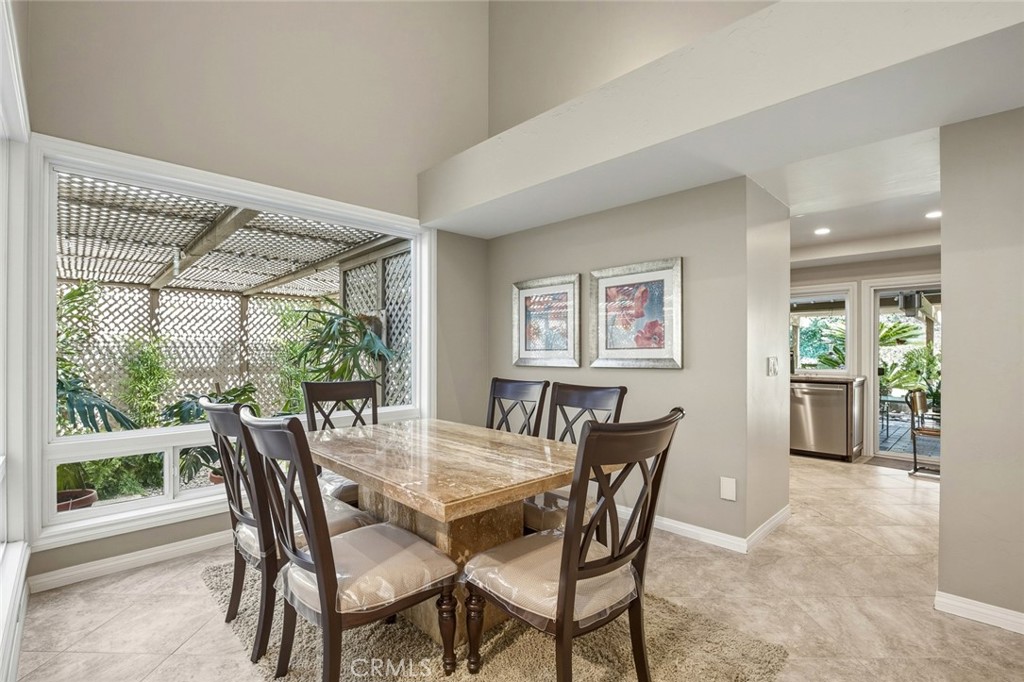 5872 Shaker Drive Riverside, CA 92506 - Photo 20 of 74 dining room