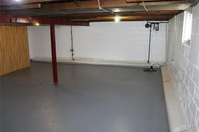 $179,000 | 8910 Shawnee Lane, St. Louis, MO 63114