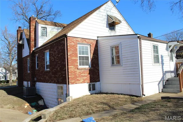 $179,000 | 8910 Shawnee Lane, St. Louis, MO 63114