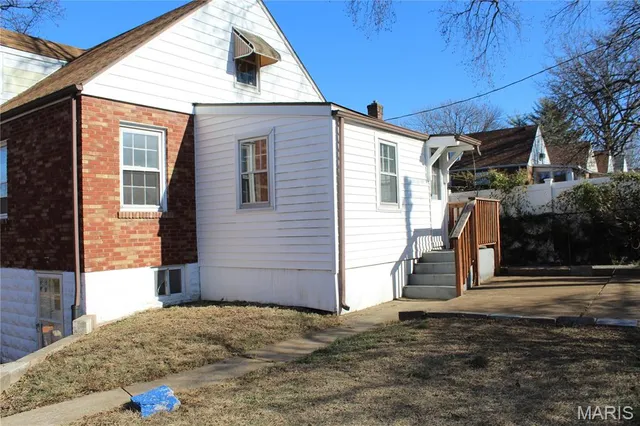 $179,000 | 8910 Shawnee Lane, St. Louis, MO 63114