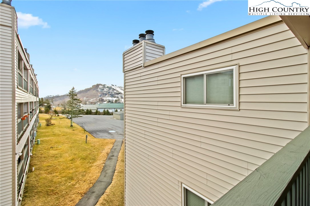 301 Pinnacle Inn Road, Unit 3301 Beech Mountain, NC 28604 - Photo 2 of 18 a view of a house with a ocean view